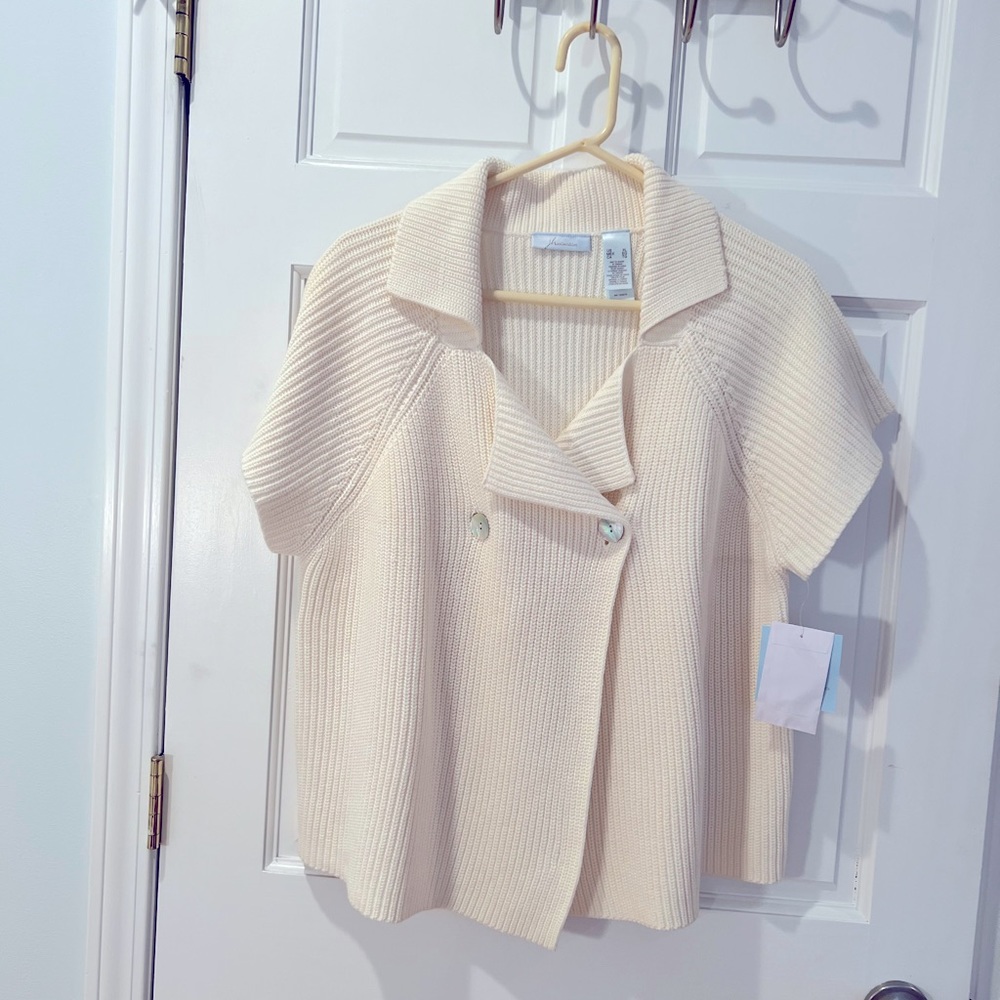 NWT IVORY SHORT SLEEVE NOTCH COLLAR DOUBLE BREASTED SWEATER.